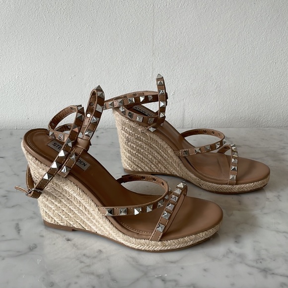 Steve Madden Woven Wedge with Nude leather & Silver Studs size 9M - Picture 5 of 8